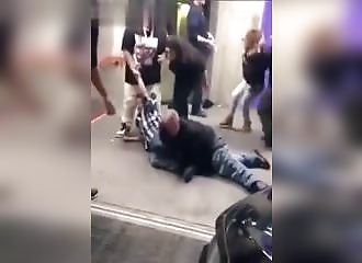 États-Unis : pour se défendre lors d’une bagarre, elle décide de vomir sur ses adversaires