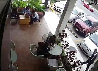 A police commissioner is executed by 4 people (Warning - shocking)