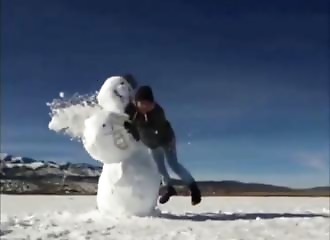 Choc: Il se crève l'oeil en détruisant un bonhomme de neige