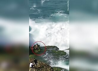 Un homme disparait en mer après avoir été happé par une énorme vaugue