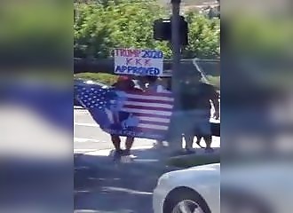 Des militants du Ku Klux Klan soutiennent Trump