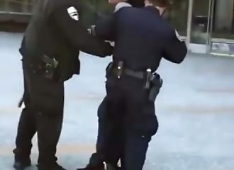 Elle crache sur le visage d'un policier lors de son arrestation