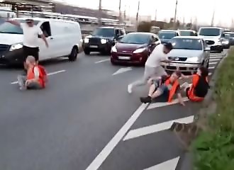 Violent confrontation between a driver and demonstrators in Germany