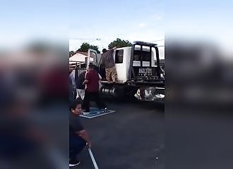 Un automobiliste saoul se fait stopper et frapper après avoir fait un véritable carnage
