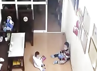 Un enfant se fait kidnapper par le père Noël sans que personne ne s'en rende compte