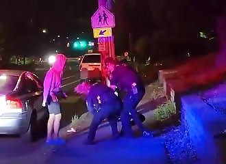 Il sort son arme lors de son arrestation et se fait abattre par la police (Public verti)