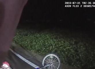Floride : à coup de taser, un policier calme un cycliste ivre