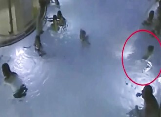 Les images horrifiantes d’un enfant de 5 ans qui se noie dans une piscine bondée de monde (Finlande)