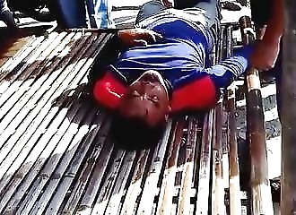 Un homme survit miraculeusement à un terrible choc électrique