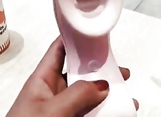 Un sex-toy pour lécher madame...
