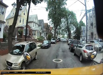 Le conducteur d'une BMW menace de tuer le conducteur d'un bus scolaire plein d'enfants