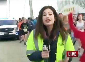 Il donne une tape sur les fesses d’une journaliste et se retrouve devant un juge