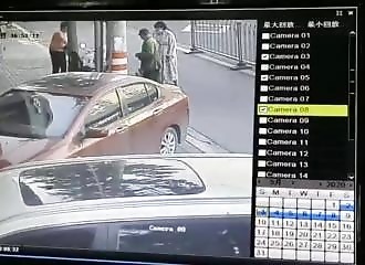 Une femme accouche en marchant dans la rue (Chine)
