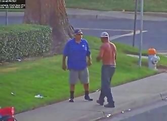 Incroyable double KO dans la rue lors d'une bagarre de voisinage