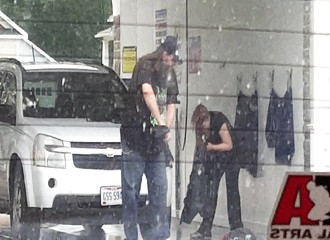 Ohio : un couple fait sa lessive dans un lavage auto...