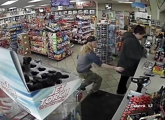 Une femme se fait voler son iPhone tout bêtement (Tennessee)