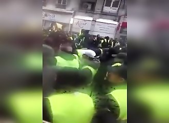 Énorme baston entre « Gilets Jaunes » à Lyon