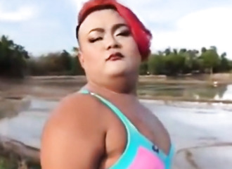 Nous avons retrouvé le plus grand fan de Rihanna en Thaïlande