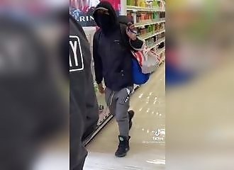 L'acteur Michael Rapaport hallucine de voir un homme voler dans un magasin et s'enfuir sans problème