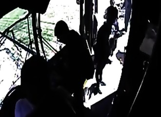 Conductrice d'un bus de 53 ans se bat avec une gamine de 15 ans...