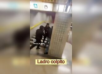 Citizens beat up pickpocket in Milan