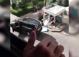 Un automobiliste ivre détruit délibérément la guérite d’un gardien de parking