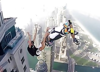 Magnifique spectacle de base jumpeurs à Dubaï