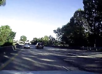 Géorgie : une voiture finit les quatre roues en l’air après avoir été percutée par une patrouille de police