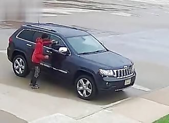 Un voleur tente de fracasser les vitres d’une voiture (Oklahoma)