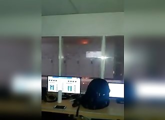 Énorme court-circuit dans une usine