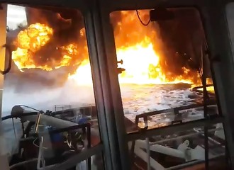 Catastrophe écologique dans le golfe du Mexique : un tanker de la compagnie pétrolière Pemex prend feu