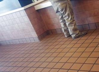 Un client extrêmement généreux offre une voiture à l’employée d’un McDonald's (Kansas)