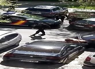 Il prétend être atteint de coronavirus et menace de tuer des policiers avec ses sabres (Madrid)