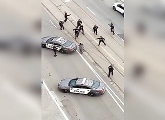 La police canadienne refuse d’abattre un homme armé d’un couteau (Toronto)