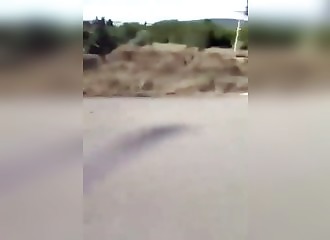 Un scootériste fait le fou et finit par s’écraser contre un poteau