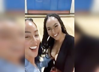 Se toucher les seins, un challenge qui peut parfois mettre mal à l'aise !
