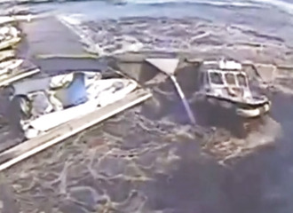 Quand le passage d’un navire de croisière saccage un port de plaisance (Sicile)