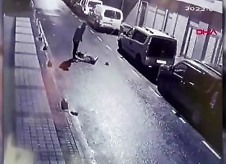 Il tue presque son ami saoul d'un coup de poing, et se fait arrêter pour tentative de meurtre
