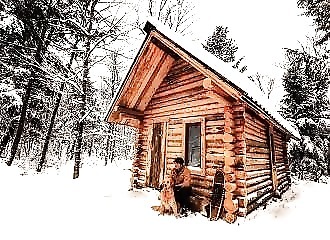 Par ses propres moyens, il se fabrique une sublime cabane en bois