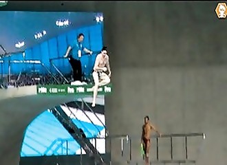 Il tape l’incruste dans une compétition internationale de plongeon
