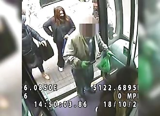 Choc : une pickpocket dérobe une somme d'argent à un retraité vulnérable dans un bus