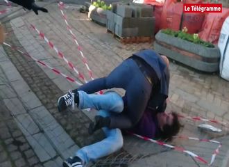 Un jeune homme âgé de 19 ans donne une gifle à Manuel Valls