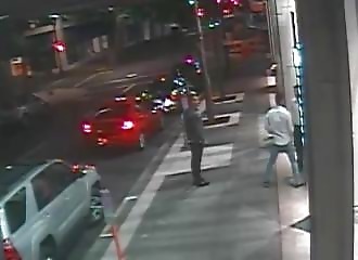 Portland : un agent de sécurité se fait attaquer par une bande de connards