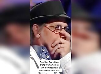 Un trans brésilien sourd chante du Whitney Houston