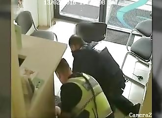 Australie : un policier perd son poste pour violence excessive