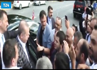 Quand le président turc Recep Tayyip Erdo?an confisque les cigarettes d’un homme