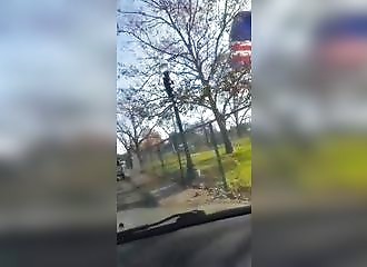 Quand le père Noël remplace son traîneau à renne par un paramoteur
