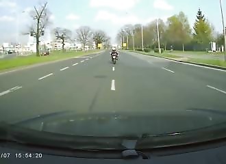 Pologne : un motard se fait mettre K.O par un cerf
