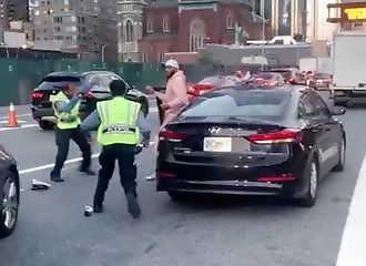 Un automobiliste attaque 3 policiers de la route à New York