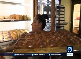 Pris au piège dans leur boulangerie à cause de la tempête Harvey, quatre boulangers mexicains décident de fabriquer du pain pour les victimes